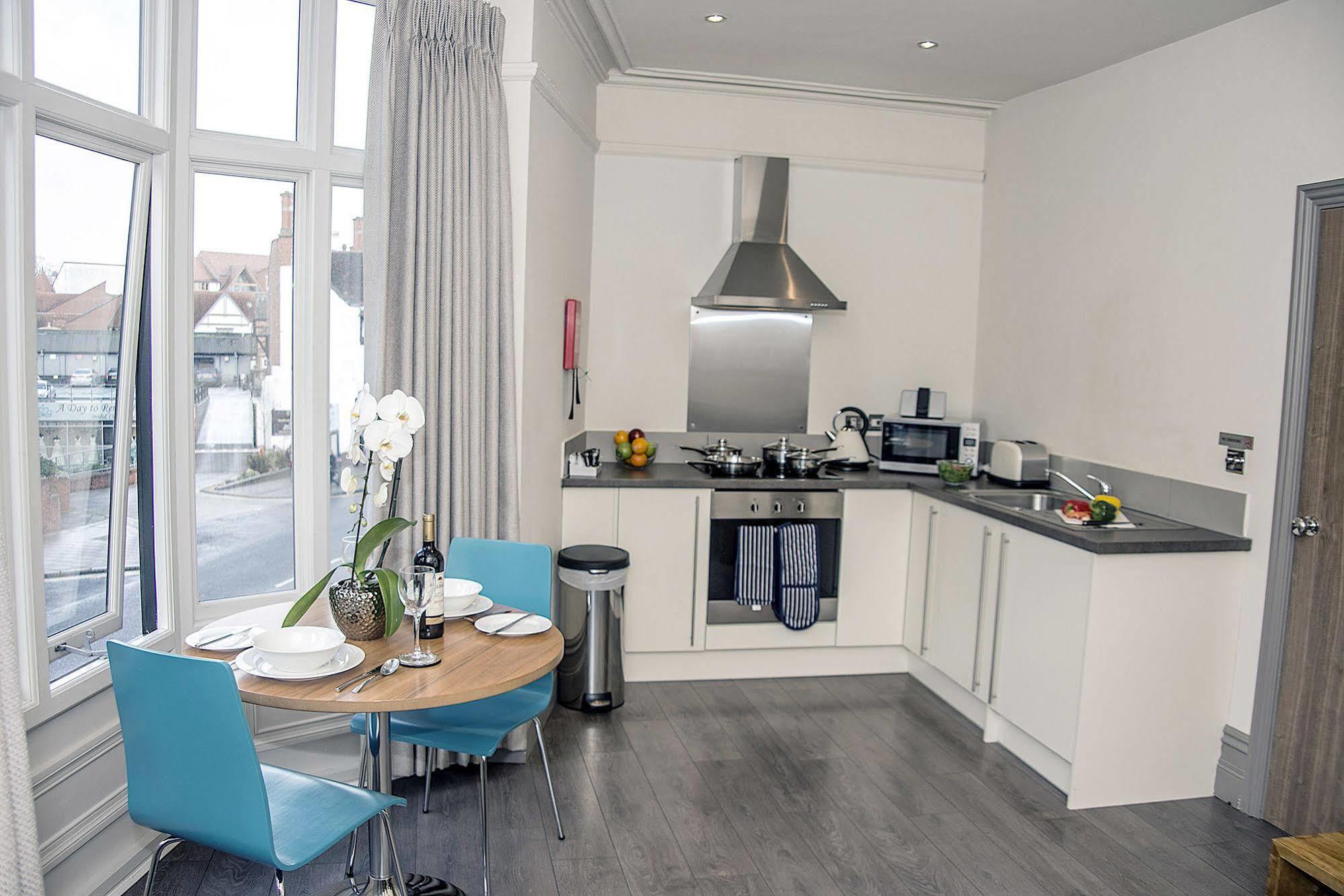 Base Serviced Apartments - City Road Chester Exterior photo